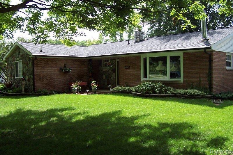 67275 Wolcott Road Ray, MI 48096 - Photo 1 of 18 100_8027 (800x533).jpg