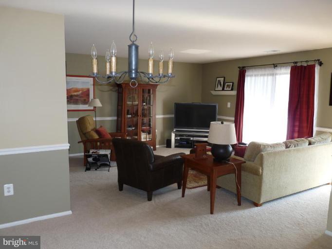 8141 Needwood Road, Unit T103 Derwood, MD 20855 - Photo 5 of 13 Living Room