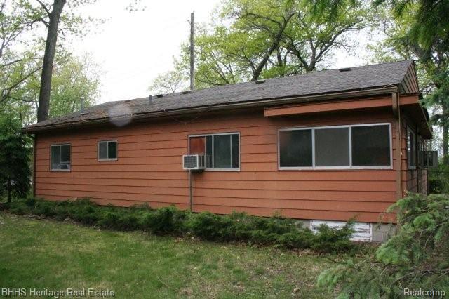 646 Pathway Drive Howell, MI 48843 - Photo 4 of 22 Side of House