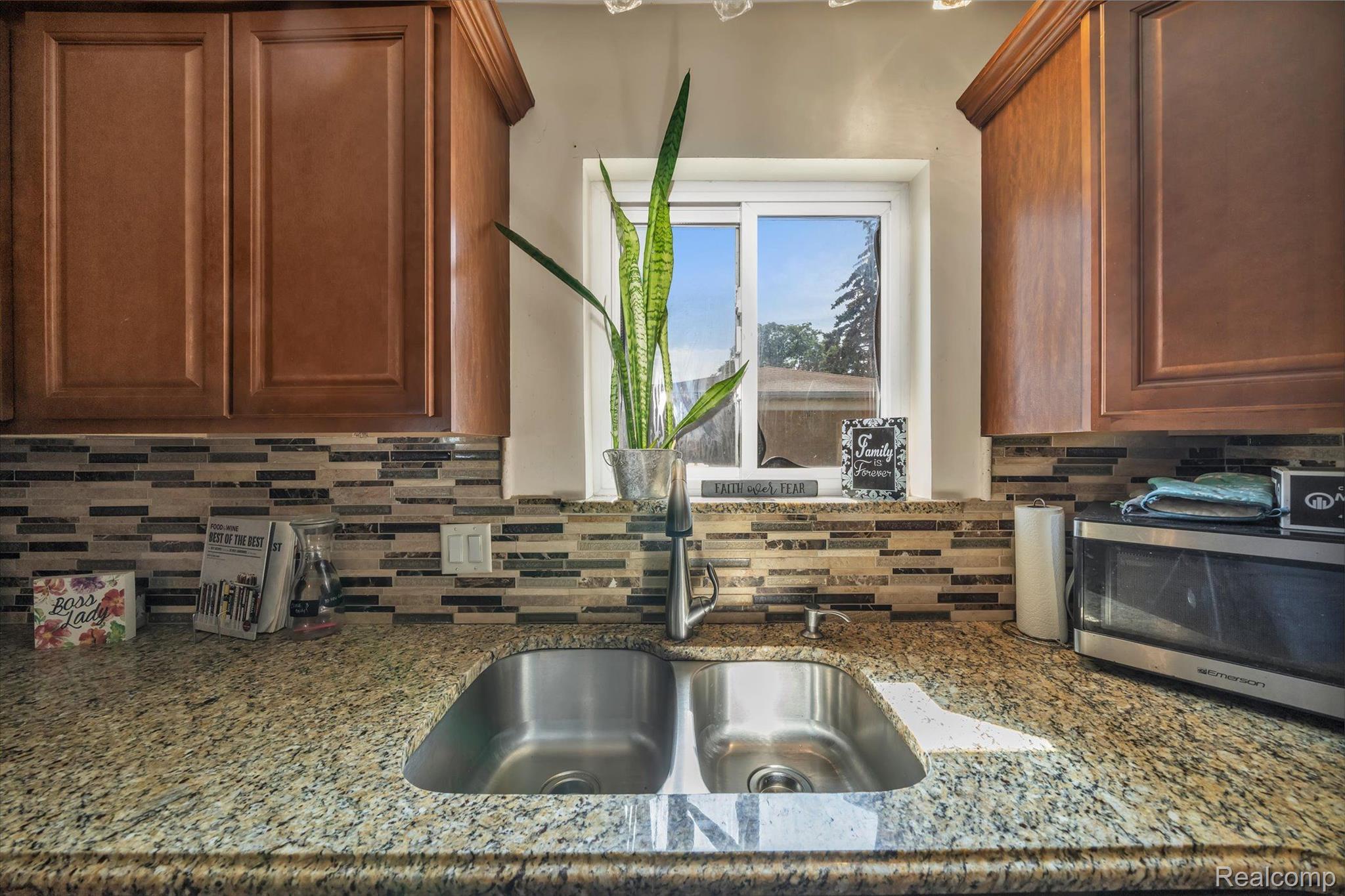 27090 Jean Road Warren, MI 48093 - Photo 14 of 43 Gallery Image 14