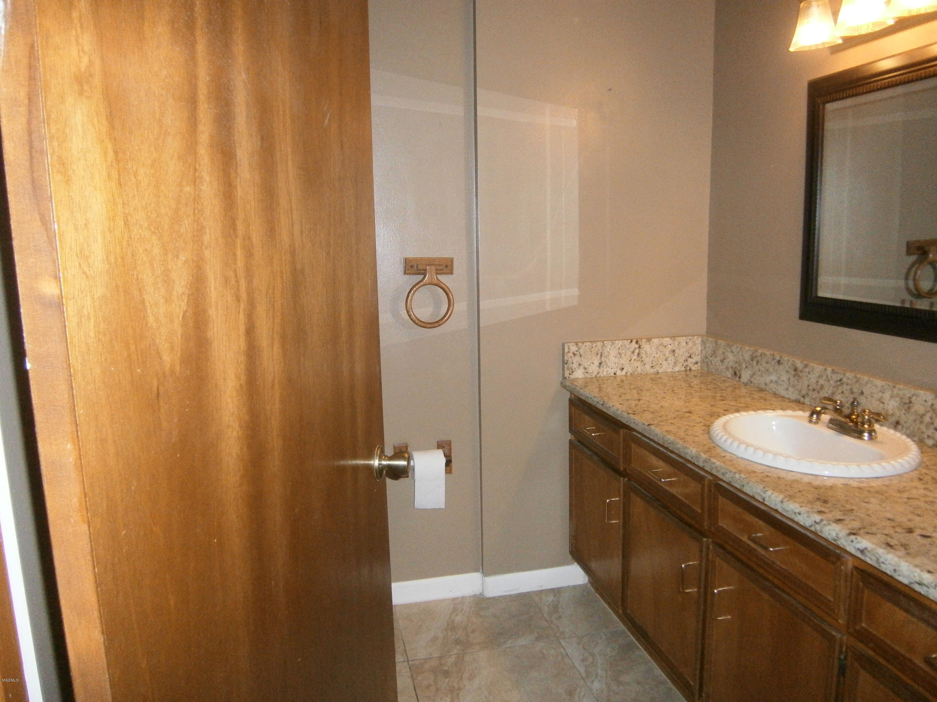 5925 Allen Road Ocean Springs, MS 39565 - Photo 5 of 20 P5260140