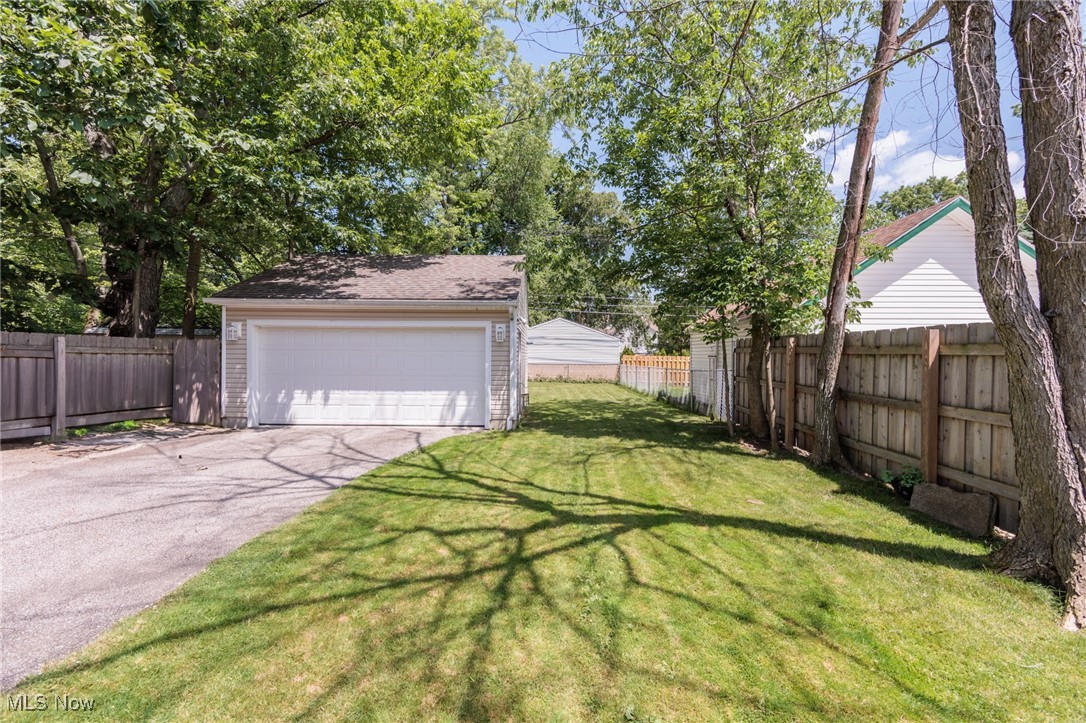 2199 Barrington Road Cleveland, OH 44118 - Photo 22 of 50