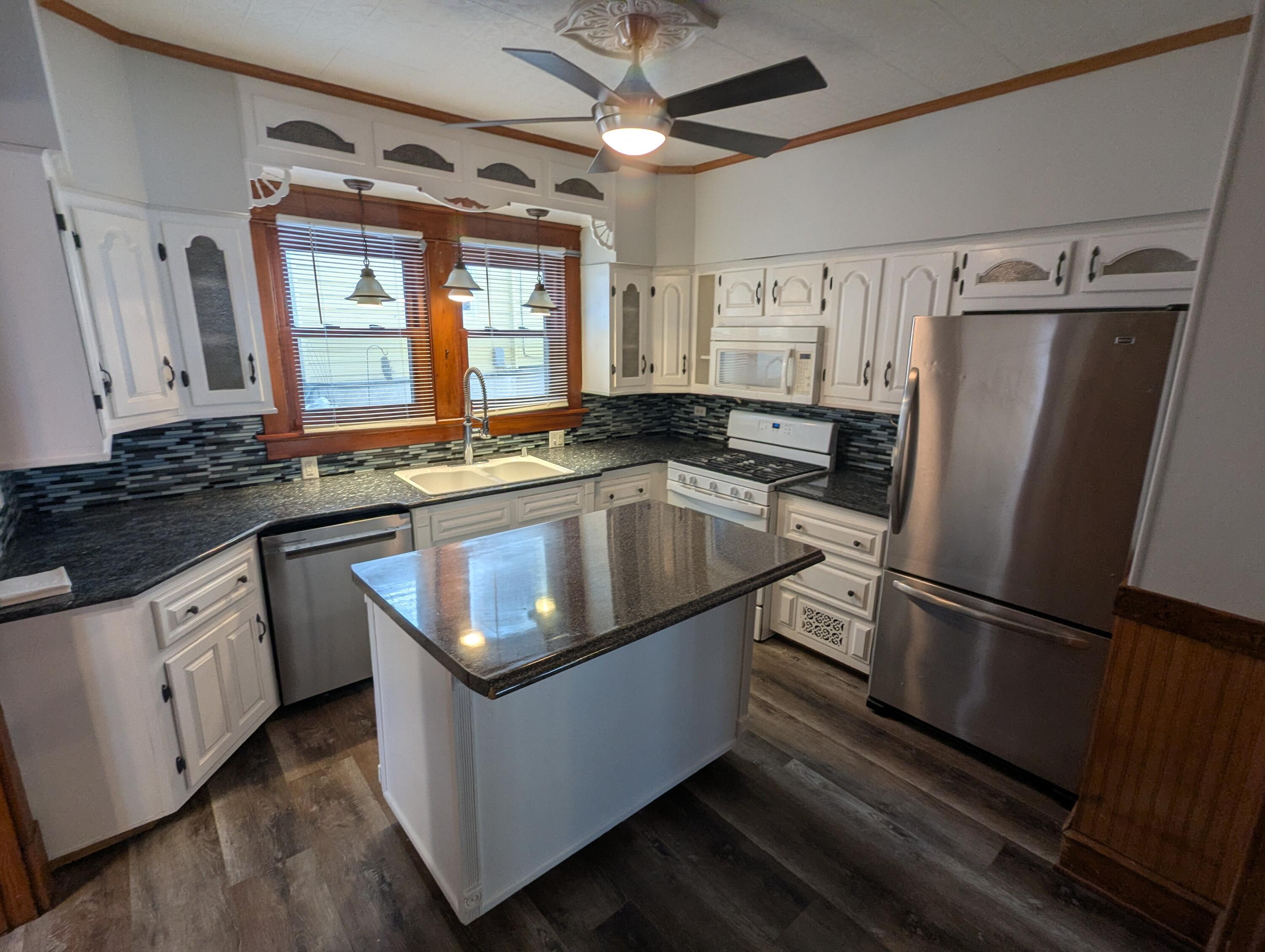 1223 South 23rd Street Sheboygan, WI 53081 - Photo 8 of 37 PXL_20260129_210948317