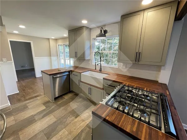 $3,195 | 9935 La View Circle, Roswell, GA 30075