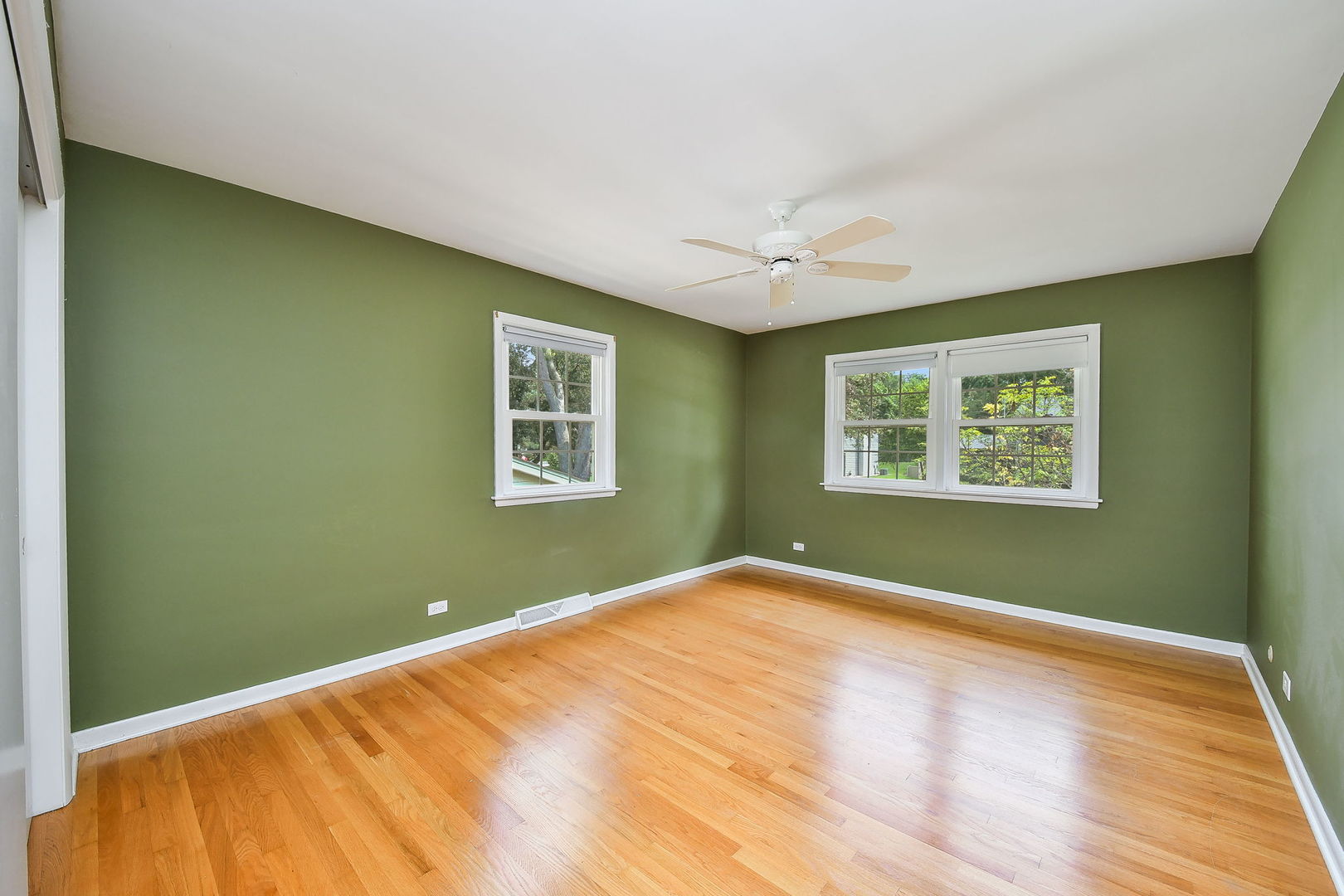 1344 South Main Street Wheaton, IL 60189 - Photo 13 of 20 a view of a big room with wooden floor and windows