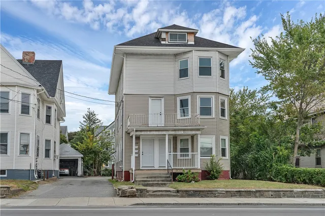 $2,300 | 1320 Elmwood Avenue, Unit 3, Cranston, RI 02910