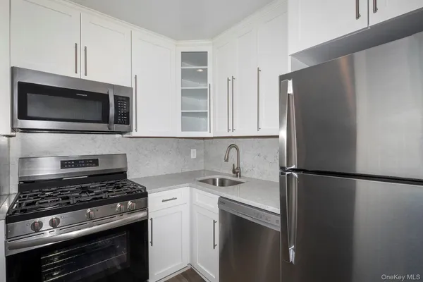 $2,710 | 45 Fairfield Way, Unit CH05, Commack, NY 11725