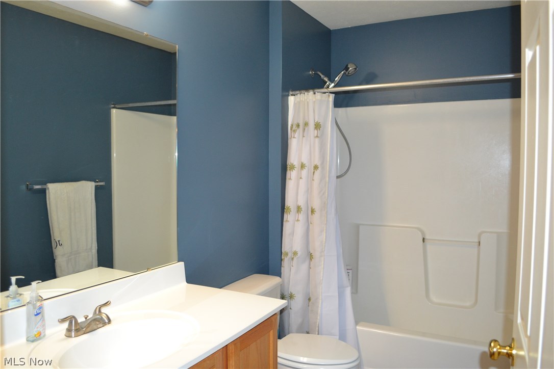 37567 Sandy Ridge Drive North Ridgeville, OH 44039 - Photo 20 of 35 Upstairs guest bathroom