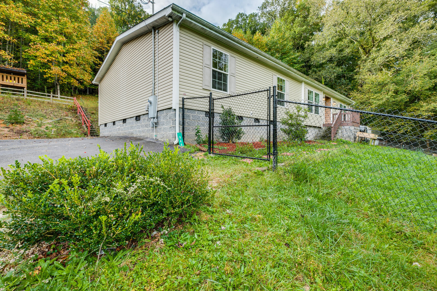 944 Chadwell Road Kingsport, TN 37660 - Photo 3 of 36 003