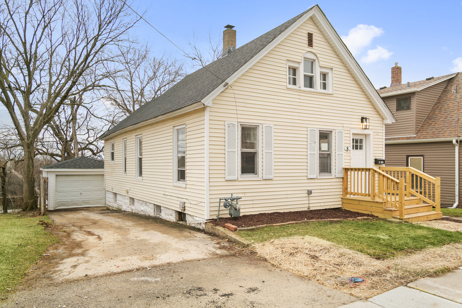 8 Ivy Street Joliet, IL 60436 - Photo 1 of 13 a view of white house