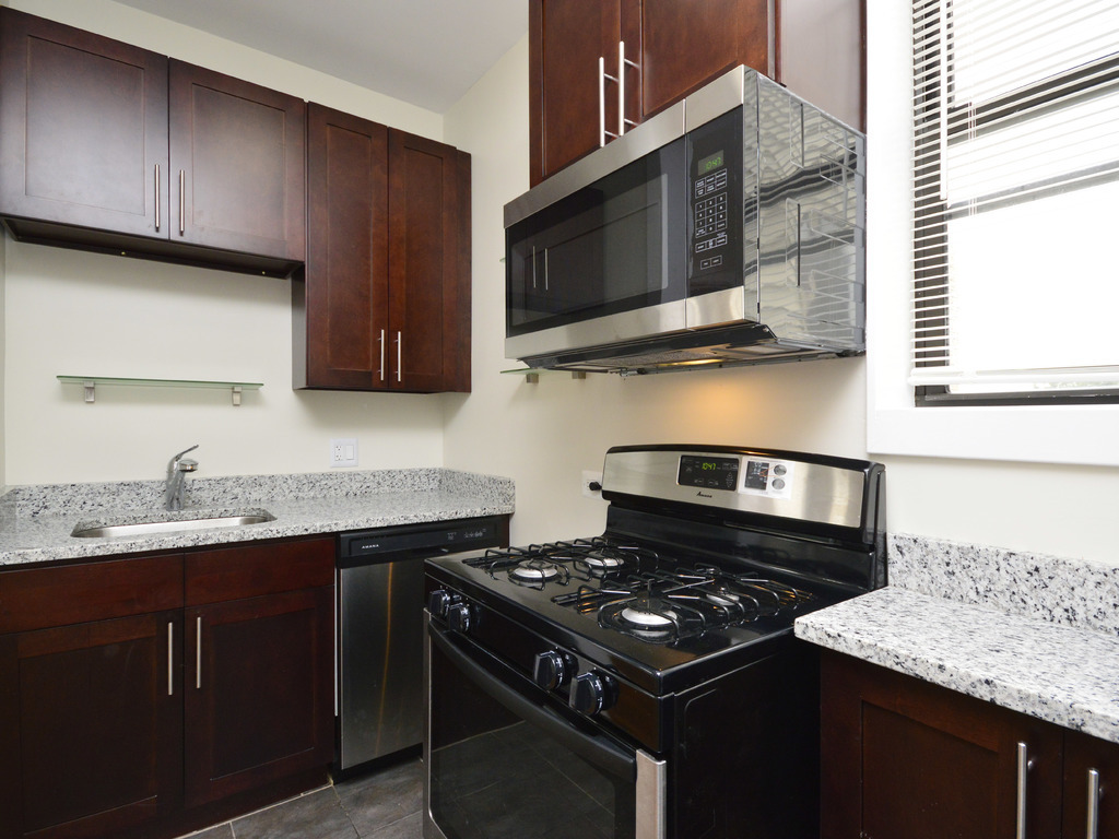 4208 North Pulaski Road, Unit 3W Chicago, IL 60641 - Photo 9 of 16