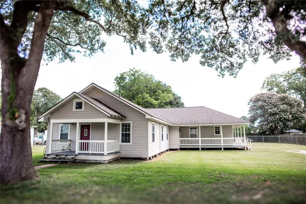 $299,999 | 403 Leveridge Street, East Bernard, TX 77435