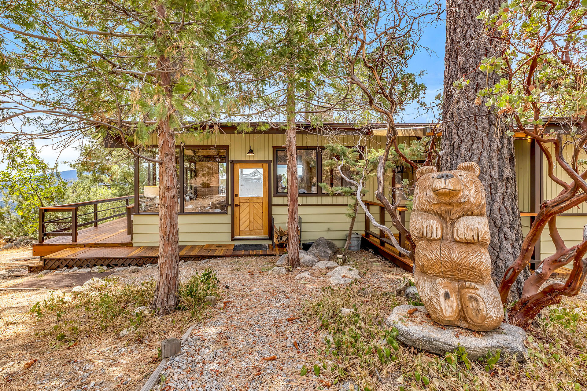 27011 Lookout Lane Idyllwild, CA 92549 - Photo 9 of 68 a view of a yard with wooden fence