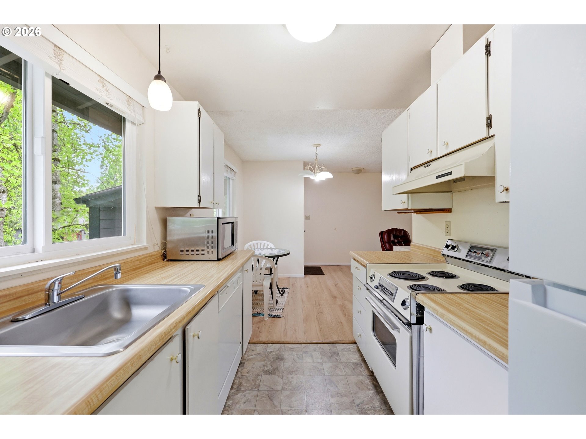 12626 Northwest Barnes Road, Unit 3 Portland, OR 97229 - Photo 12 of 28 Gallery Image 12