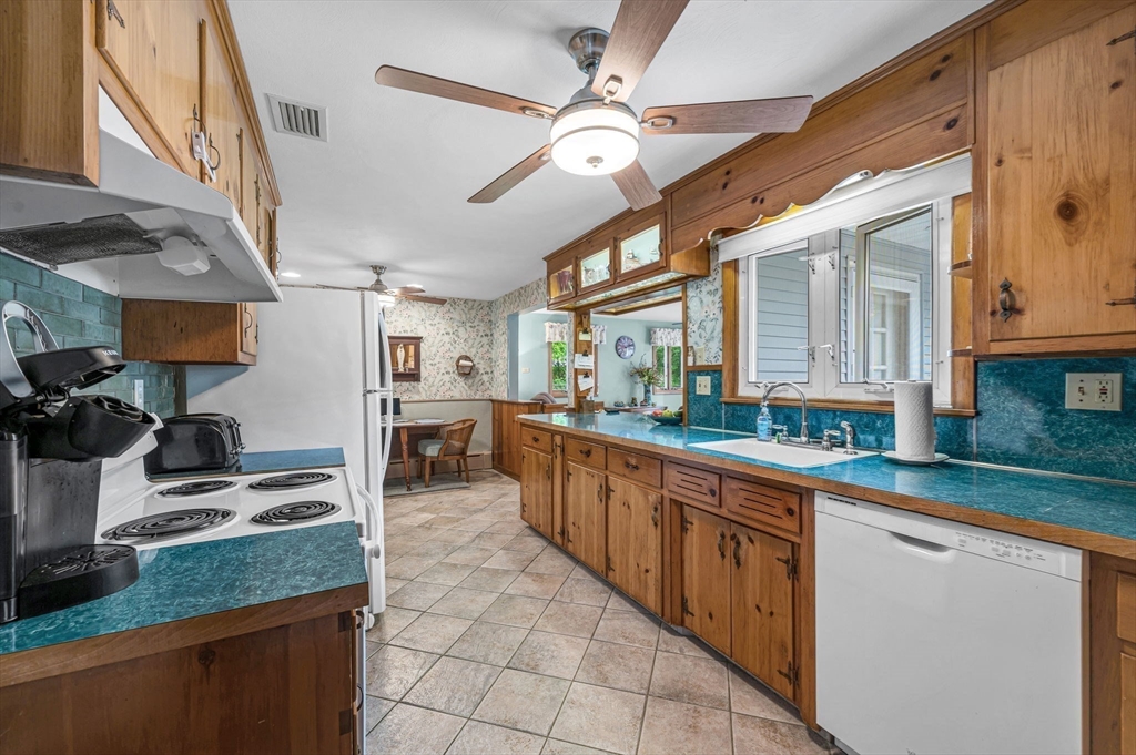 296 Pease Road East Longmeadow, MA 01028 - Photo 14 of 42