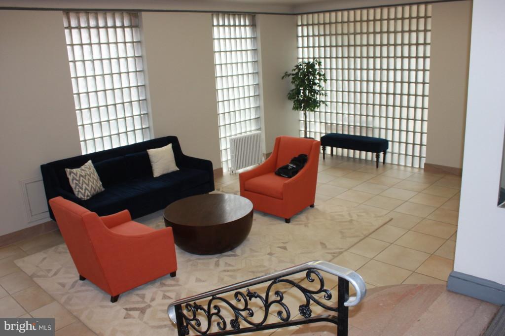 3925 Davis Place Northwest, Unit 204 Washington, DC 20007 - Photo 3 of 20 Living Room