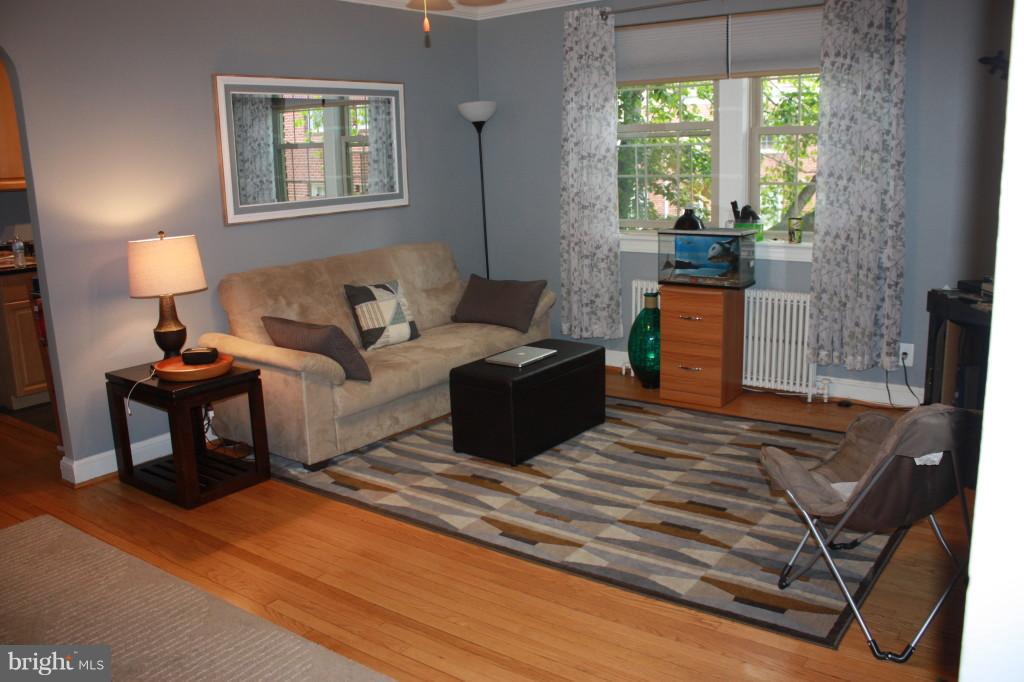 3925 Davis Place Northwest, Unit 204 Washington, DC 20007 - Photo 5 of 20 Living Room