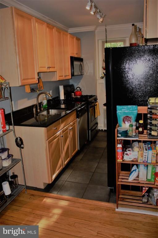 3925 Davis Place Northwest, Unit 204 Washington, DC 20007 - Photo 8 of 20 Kitchen