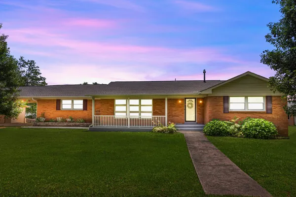 $275,000 | 124 West Brooklyn Avenue, Linden, TN 37096