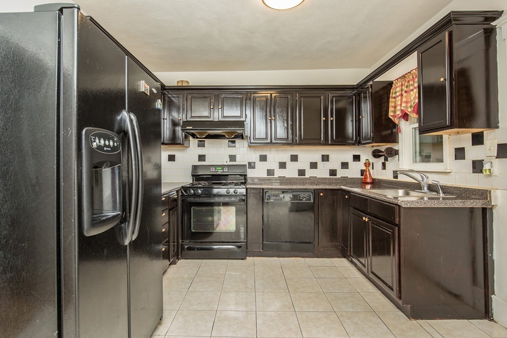 48 Sterling Road Waltham, MA 02451 - Photo 9 of 30 Gallery Image 9