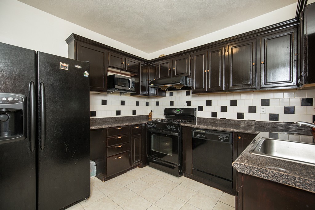 48 Sterling Road Waltham, MA 02451 - Photo 10 of 30 Gallery Image 10