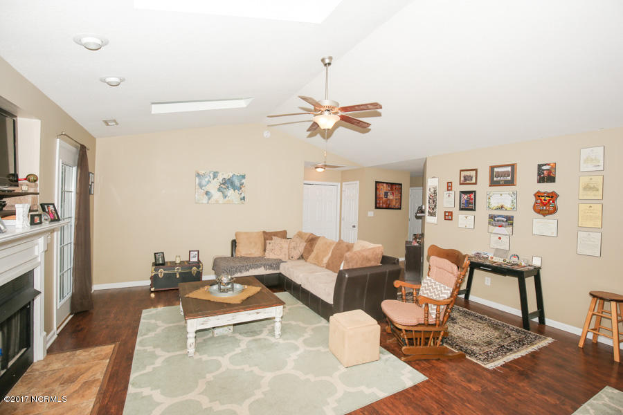 304 Springcreek Court Hubert, NC 28539 - Photo 11 of 34 2O6A3711