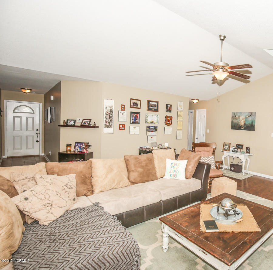 304 Springcreek Court Hubert, NC 28539 - Photo 12 of 34 2O6A3712