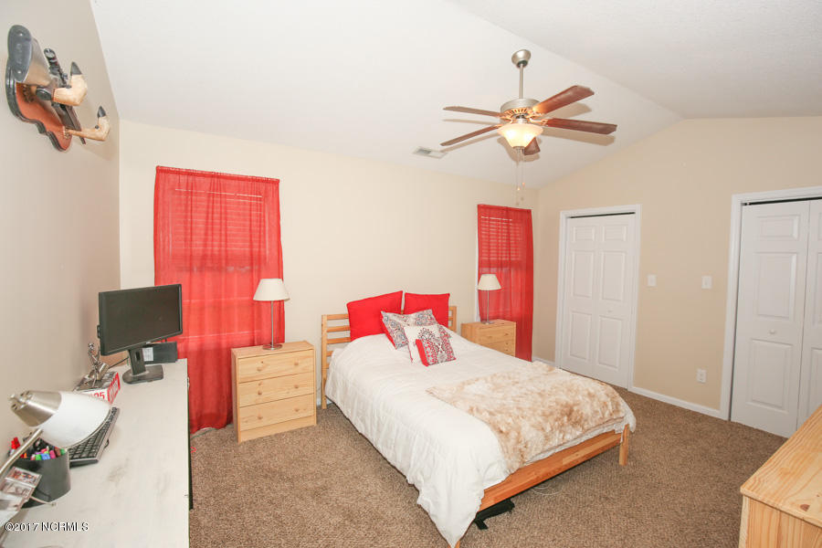 304 Springcreek Court Hubert, NC 28539 - Photo 13 of 34 2O6A3713