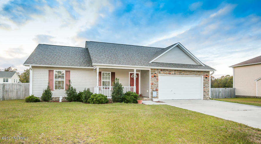 304 Springcreek Court Hubert, NC 28539 - Photo 3 of 34 2O6A3744