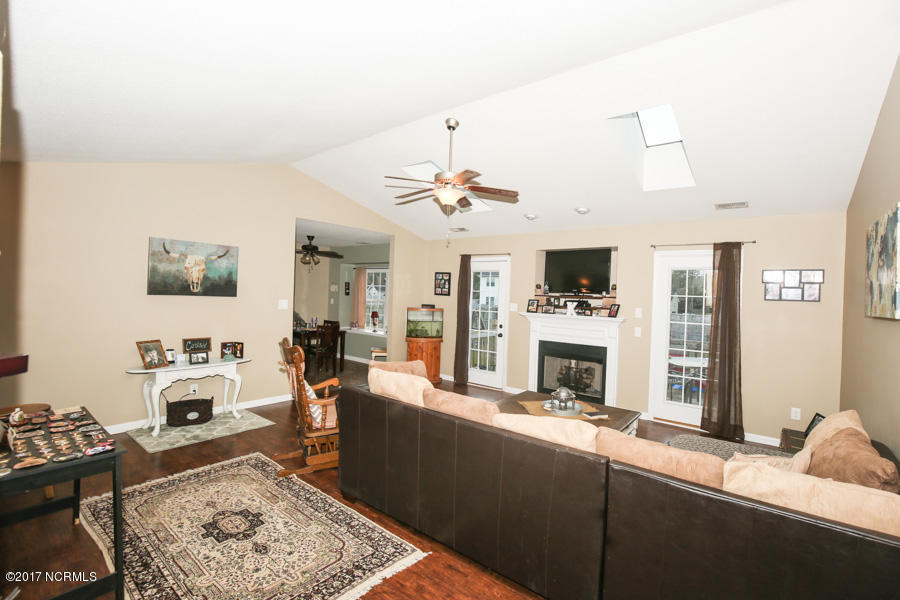 304 Springcreek Court Hubert, NC 28539 - Photo 8 of 34 2O6A3707