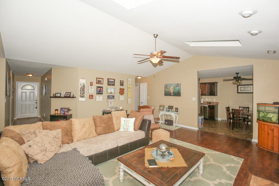 304 Springcreek Court Hubert, NC 28539 - Photo 10 of 34 2O6A3720