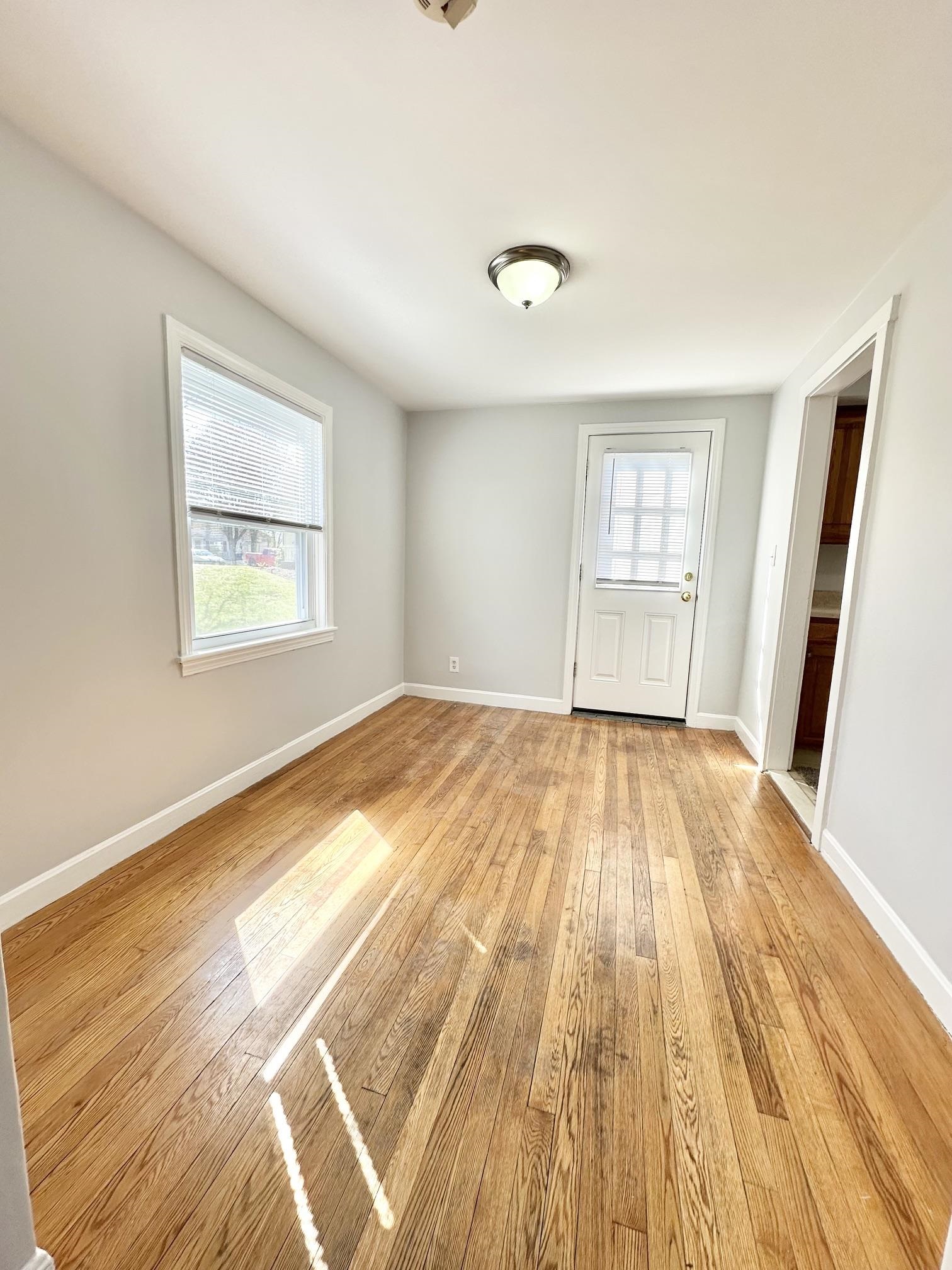 84 Mary Ann Road Manchester, NH 03104 - Photo 7 of 12