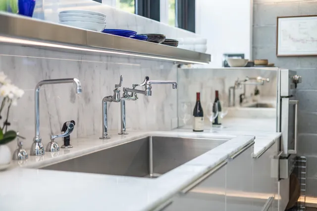 a close view of sink