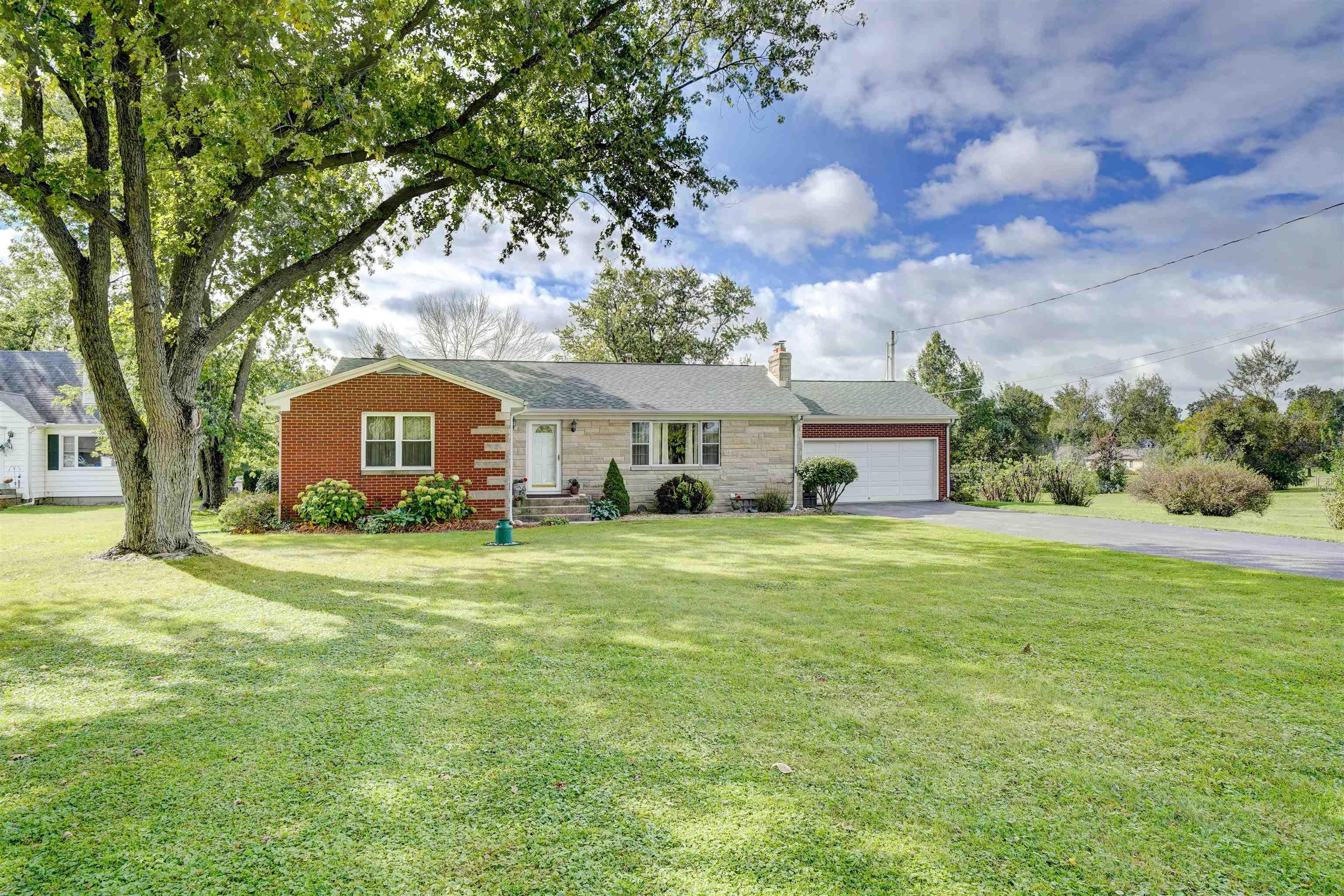 4407 Leesburg Road Fort Wayne, IN 46808 - Photo 1 of 36