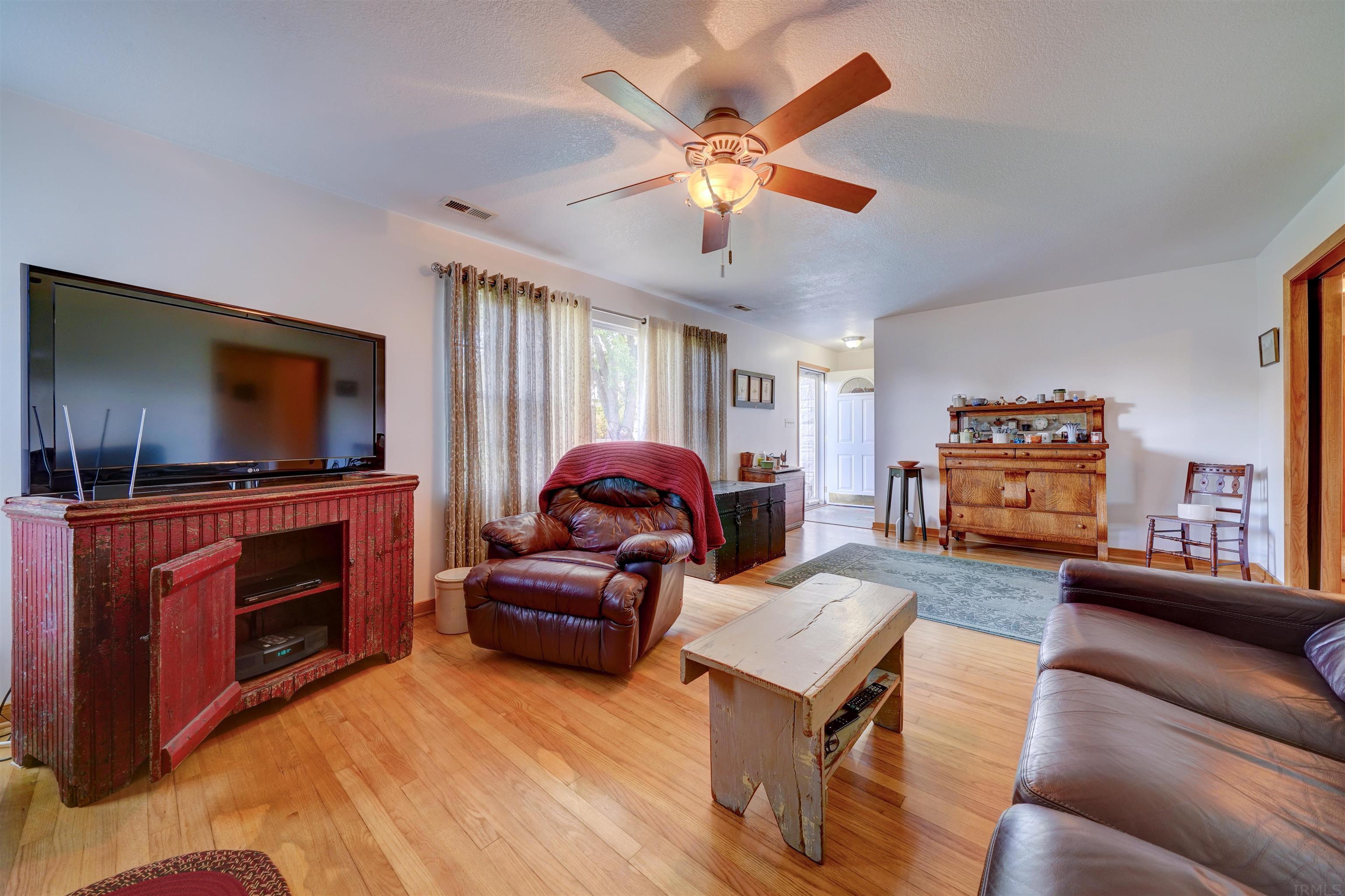 4407 Leesburg Road Fort Wayne, IN 46808 - Photo 8 of 36