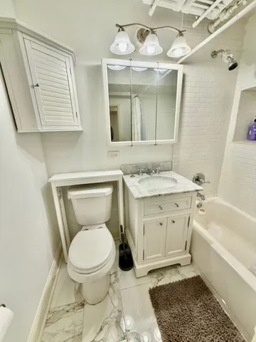 $2,300 | 2349 North Cleveland Avenue, Unit G, Chicago, IL 60614