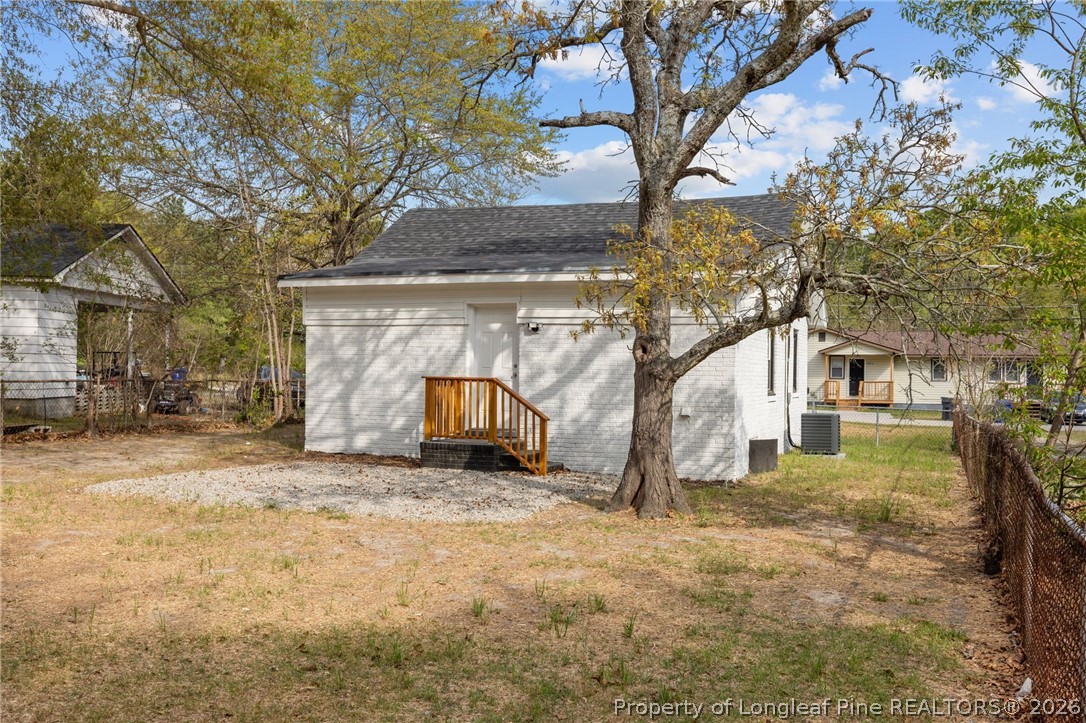 625 Eva Circle Spring Lake, NC 28390 - Photo 25 of 28 a view of a yard with a tree in the house