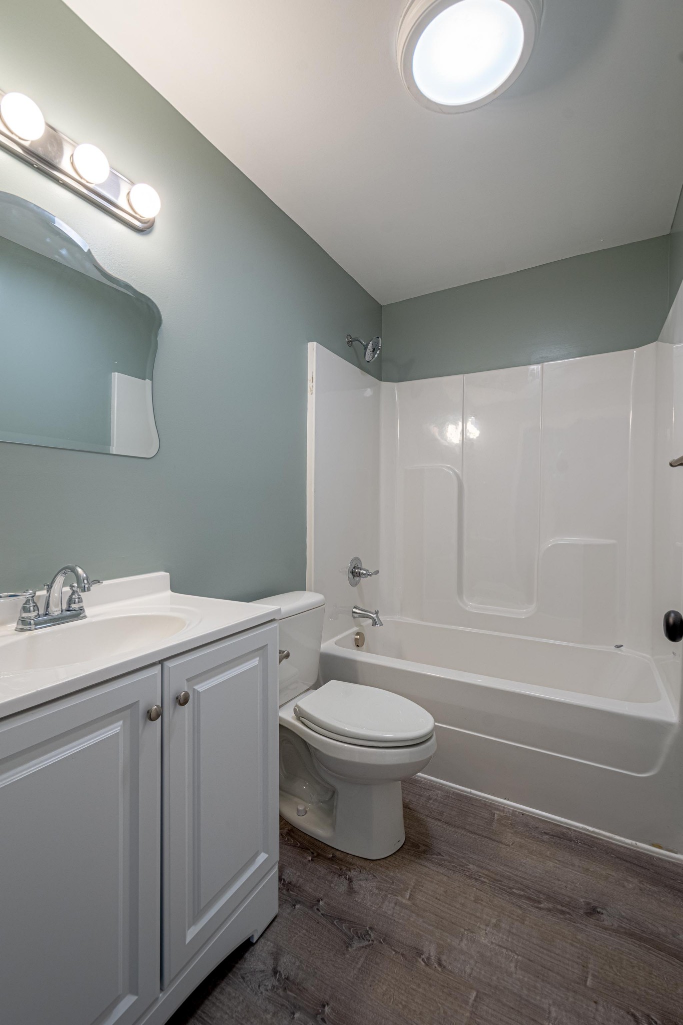 1844 Prospect Elkton Road Prospect, TN 38477 - Photo 16 of 43 a bathroom with a sink toilet and bathtub