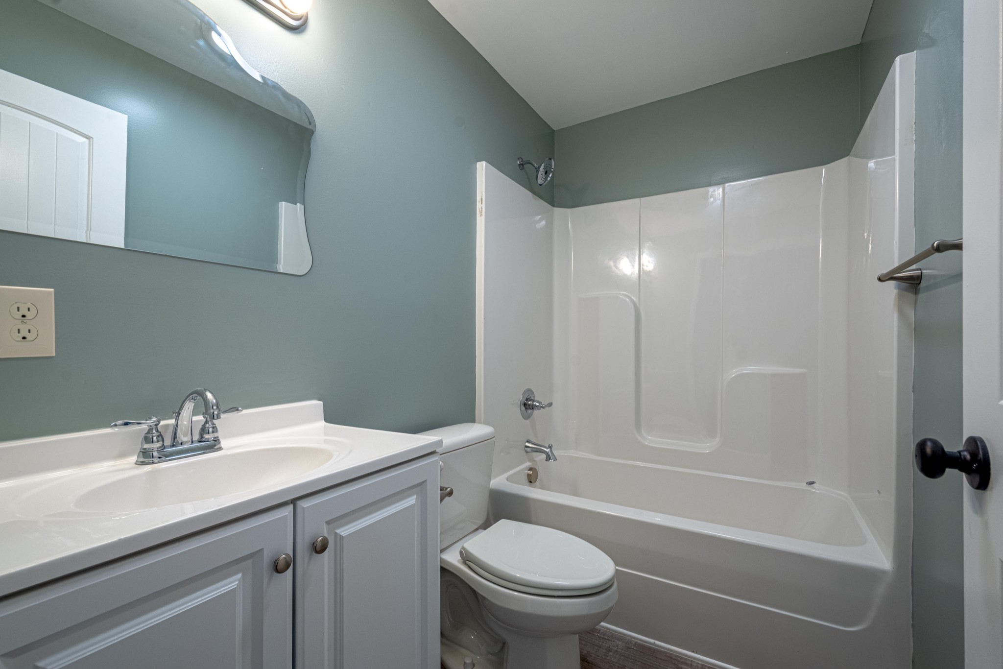 1844 Prospect Elkton Road Prospect, TN 38477 - Photo 17 of 43 a bathroom with a sink a toilet and a bathtub