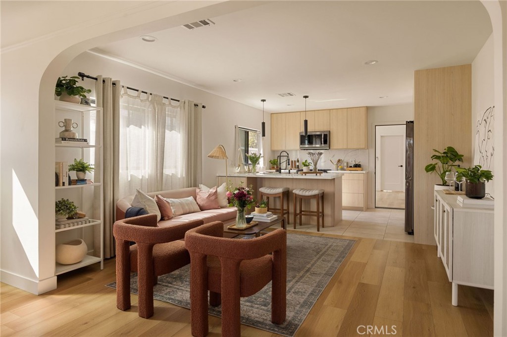 5417 Stratford Road Los Angeles, CA 90042 - Photo 3 of 36