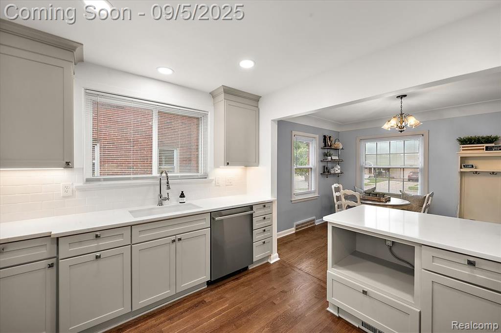 2151 Hawthorne Road Grosse Pointe Woods, MI 48236 - Photo 15 of 38