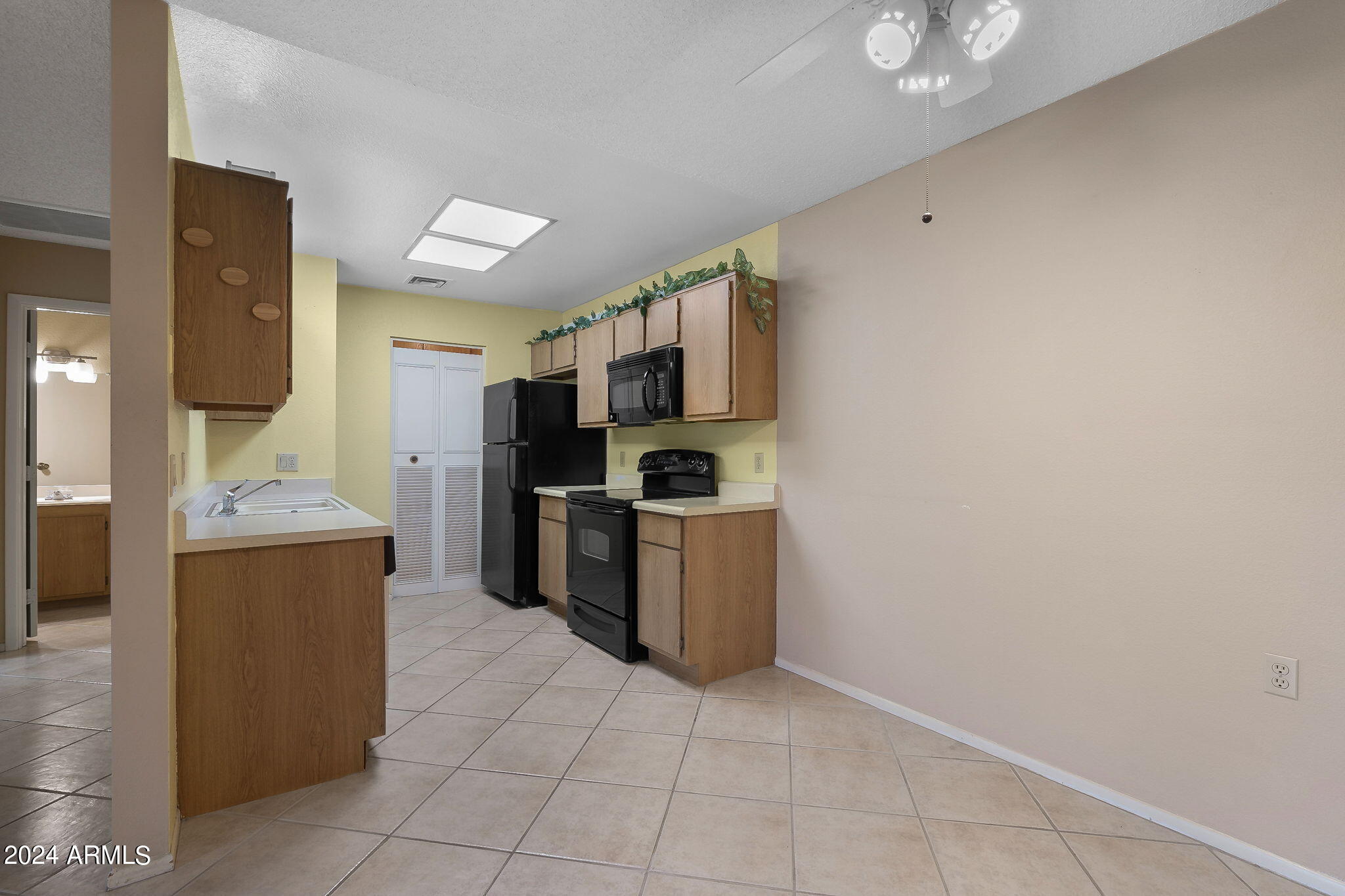14300 West Bell Road, Unit 112 Surprise, AZ 85374 - Photo 16 of 46 15-web-or-mls-Interior-7