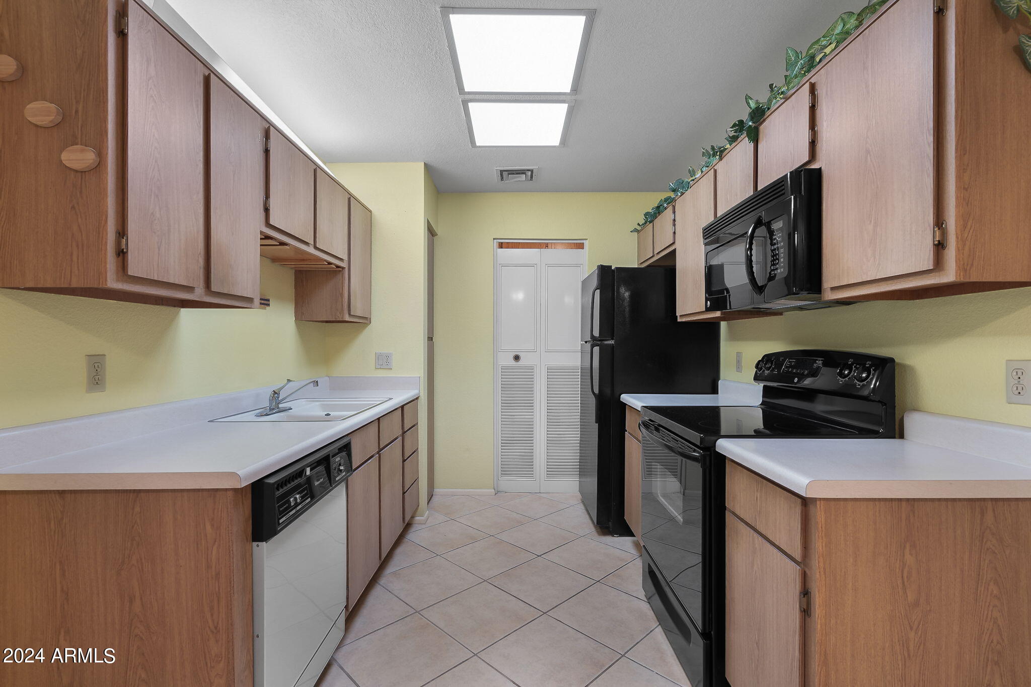 14300 West Bell Road, Unit 112 Surprise, AZ 85374 - Photo 17 of 46 16-web-or-mls-Interior-8