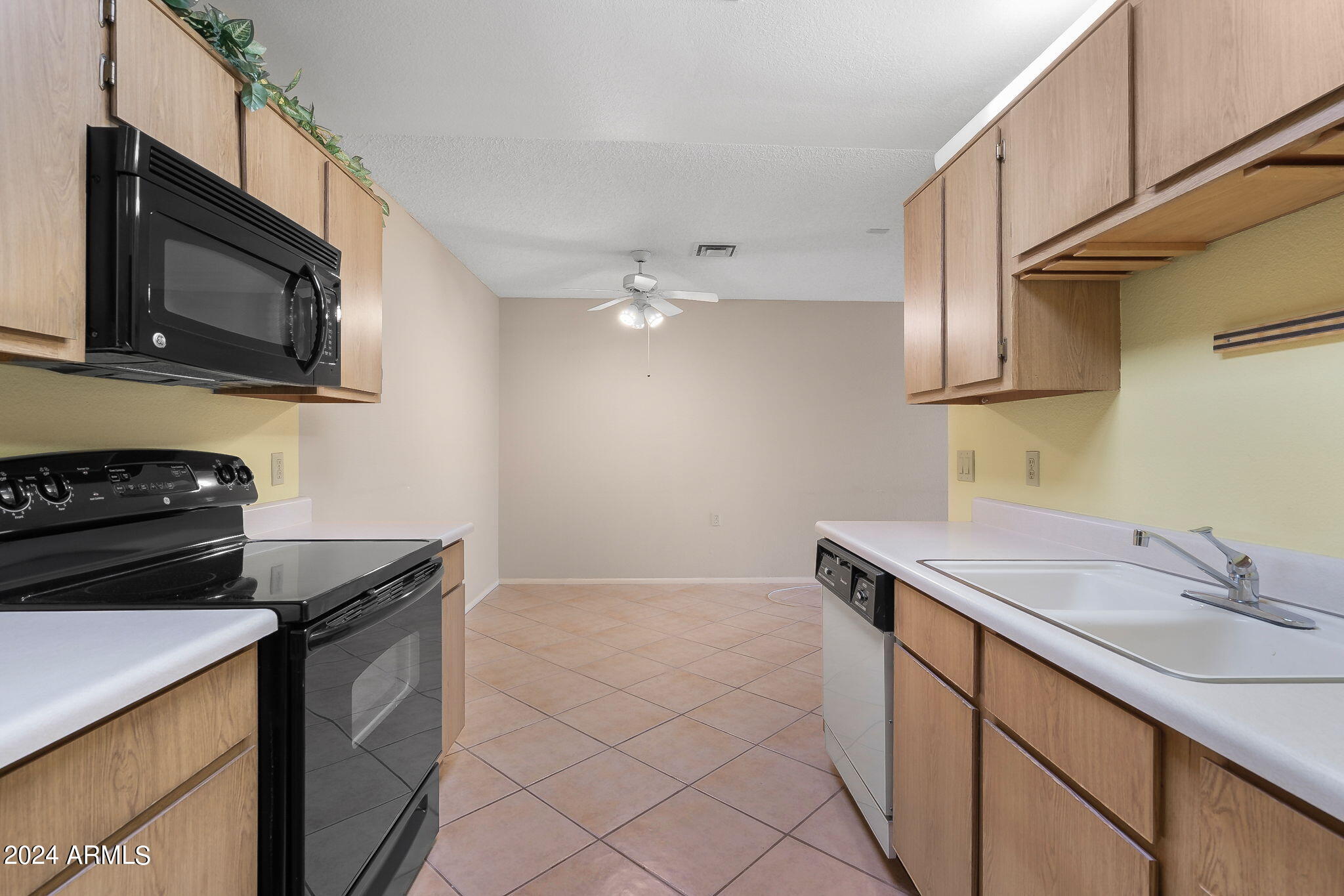 14300 West Bell Road, Unit 112 Surprise, AZ 85374 - Photo 23 of 46 22-web-or-mls-Interior-14