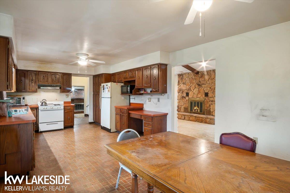 9047 Farmington Road Livonia, MI 48150 - Photo 13 of 54 50157253-639ed926-a919-496d-ada6-210478d0bd27.JPG