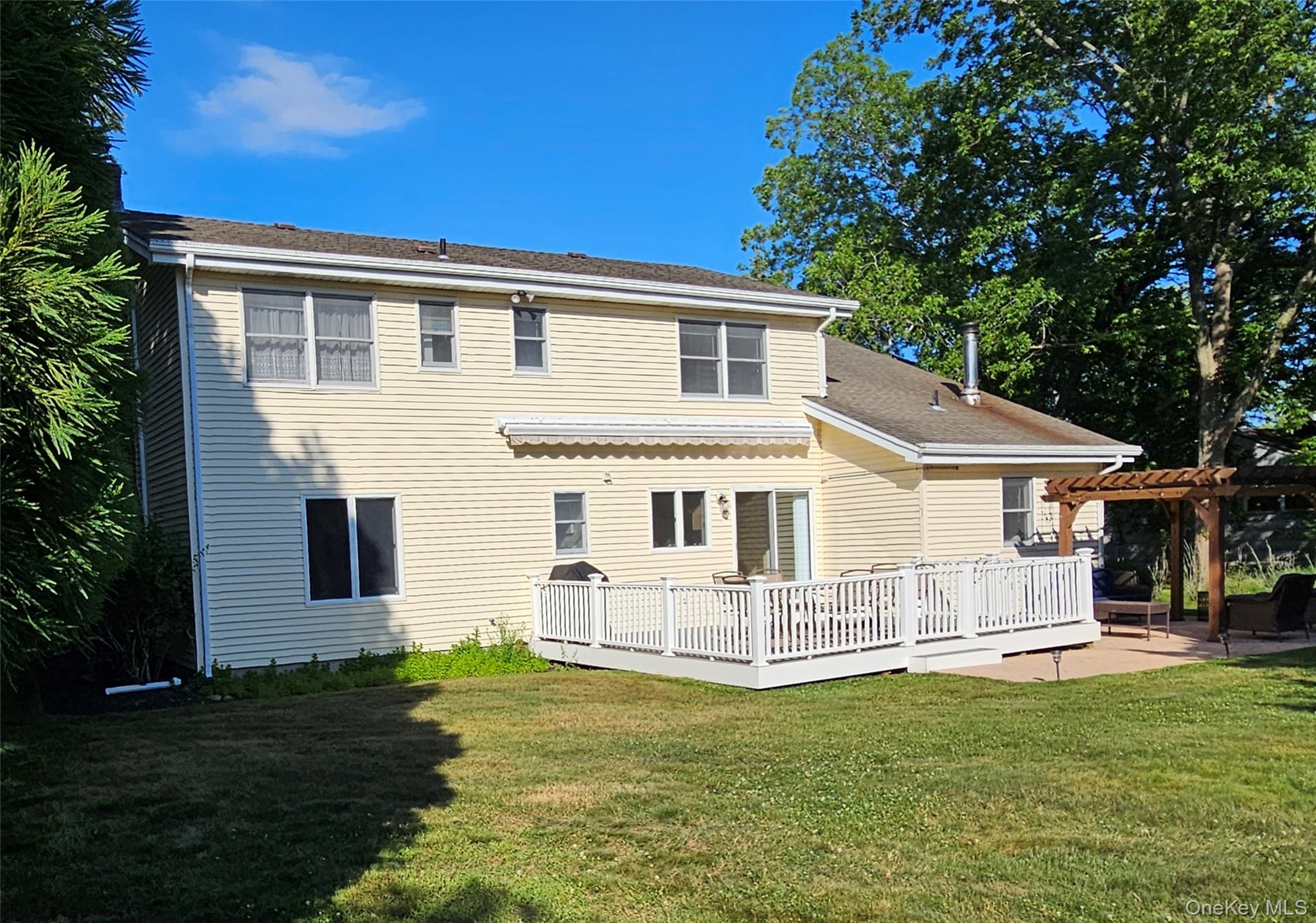 3650 Bay Shore Road Greenport, NY 11944 - Photo 13 of 30 a front view of a house with a garden