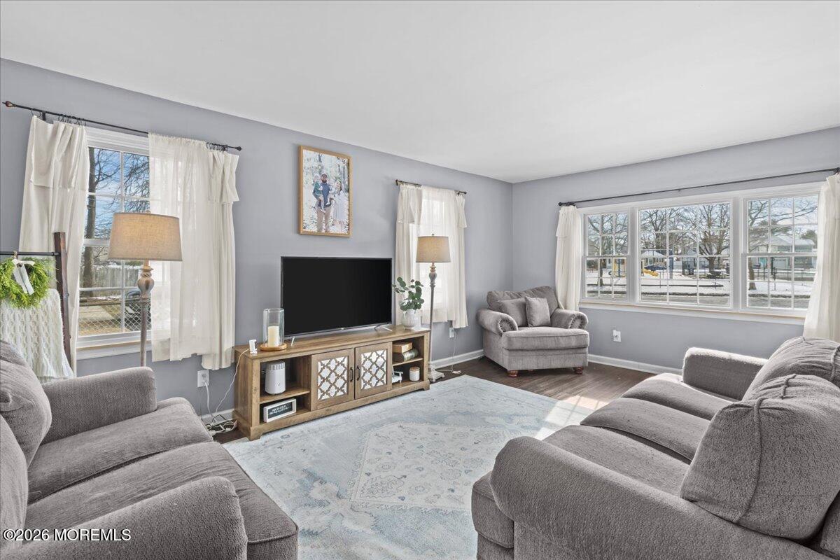 401 Port Monmouth Road Middletown, NJ 07748 - Photo 5 of 33 12-IMG_4057