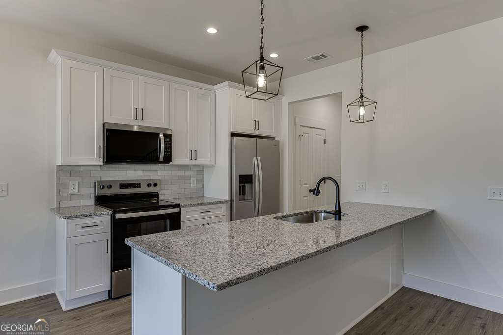 569 Clayton Street Commerce, GA 30529 - Photo 11 of 36