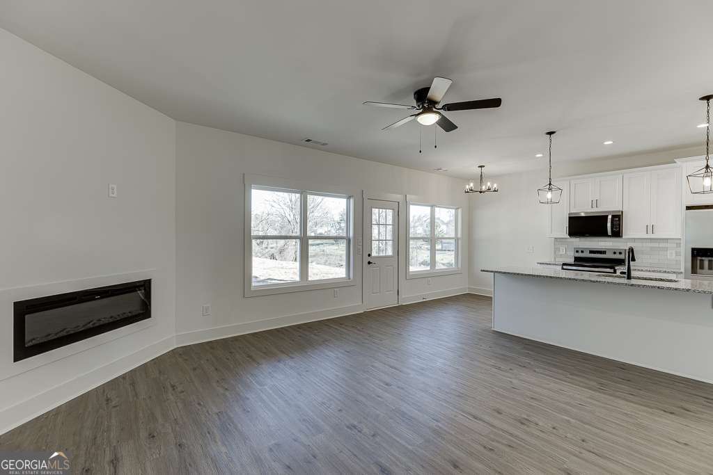 569 Clayton Street Commerce, GA 30529 - Photo 5 of 36