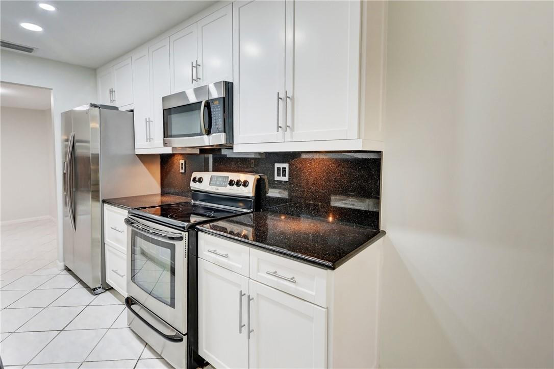 8247 Northwest 9th Street, Unit 6 Plantation, FL 33324 - Photo 20 of 27 Photo 20